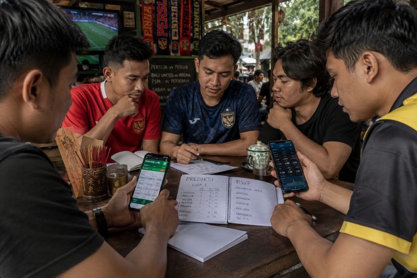 Sports analysis session at street cafe